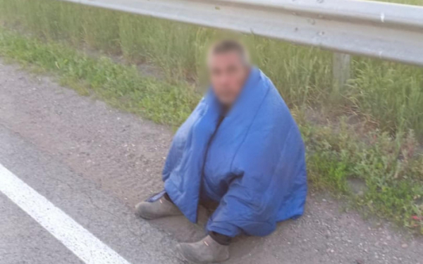 Пропавшего мужчину нашли на трассе