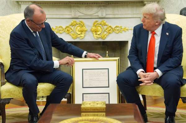 Психотерапевт объяснил смысл &laquo;шуточного удара&raquo; Трампа по Мерцу