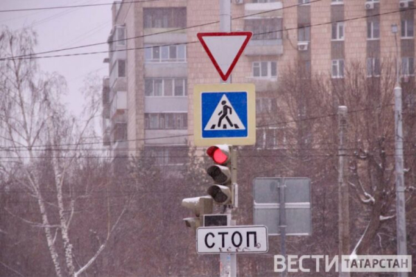 В Казани наказали водителей за проезд на красный свет