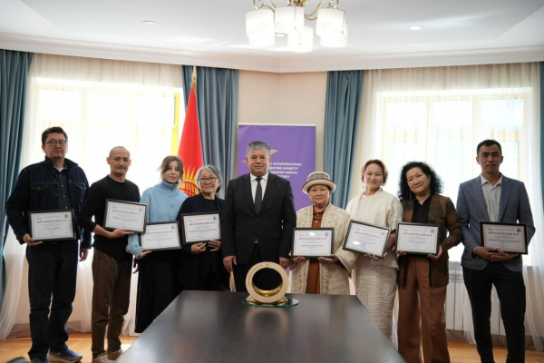 Мастеров КР наградили за успех на международной выставке