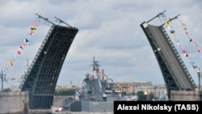 Российский десантный корабль повреждён при атаке дронов на порт Новороссийска