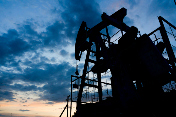 Цена нефти марки Brent опустилась ниже $98 за&nbsp;баррель, несмотря на&nbsp;блокаду Ормузского пролива