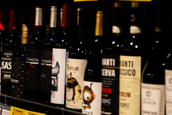 Россия с 1 мая повысит пошлины на импортный крепкий алкоголь