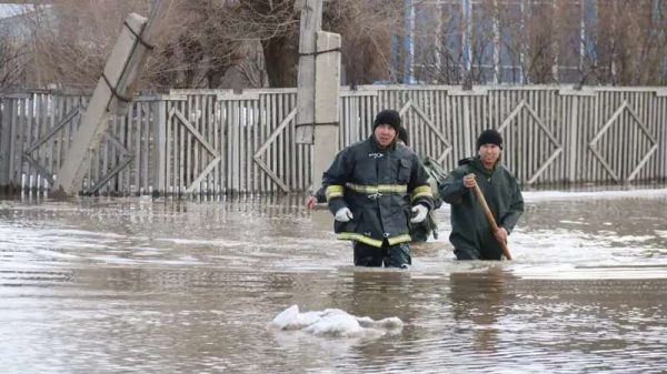 Более 46 тыс. человек борются с паводками в Казахстане