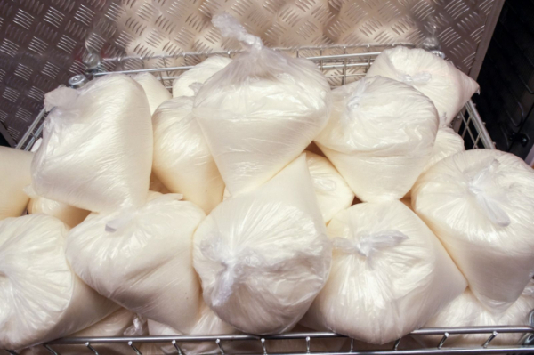 Цены на куриное мясо и сахар зафиксируют в Алматы