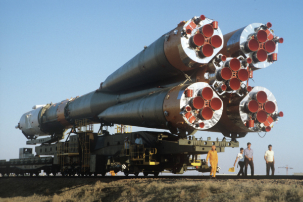 Почему СССР обогнал США в космосе, но не полетел на Луну: разбор гонки