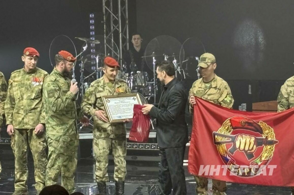 Фирдүс Тямаев махсус операция хәрбиләрен хөрмәтләде: &laquo;Бу егетләр безнең илне саклый&raquo;