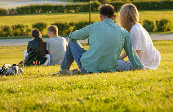 &laquo;Изменой можно считать даже лайк в соцсетях&raquo;: о причинах, признаках и о жизни после