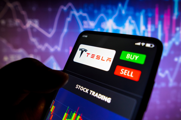 Эра Tesla: как заработать на будущем электромобилей?