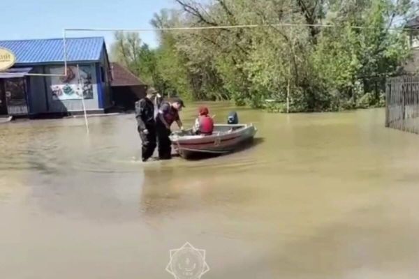 Отметки в 862 см достиг уровень воды в реке Урал на западе Казахстана