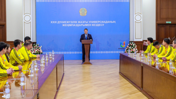 Алихан Смаилов встретился с призерами Всемирной летней Универсиады