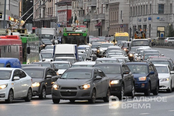 Движение на М-7 затруднено после аварии с фурой