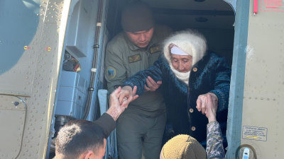 Круглосуточно работают в районах наводнения военнослужащие Вооруженных сил