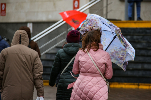 Жителей Петербурга предупредили о желтом уровне погодной опасности