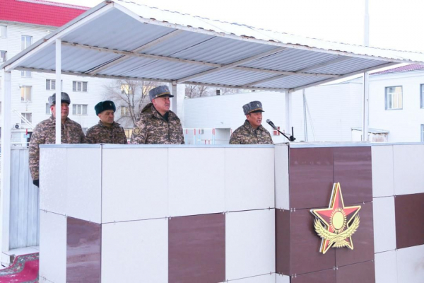 Начальник Генштаба ВС проинспектировал военные объекты в Атырауском гарнизоне
