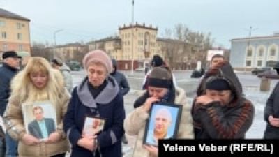 В Караганде почтили память погибших шахтеров у памятника «Шахтерской славы»