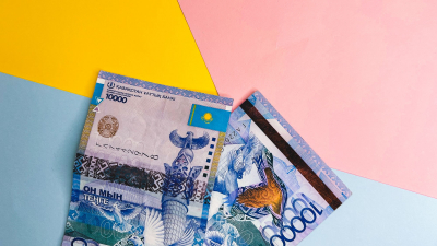 На KASE доллар продается возле отметки 458 тенге