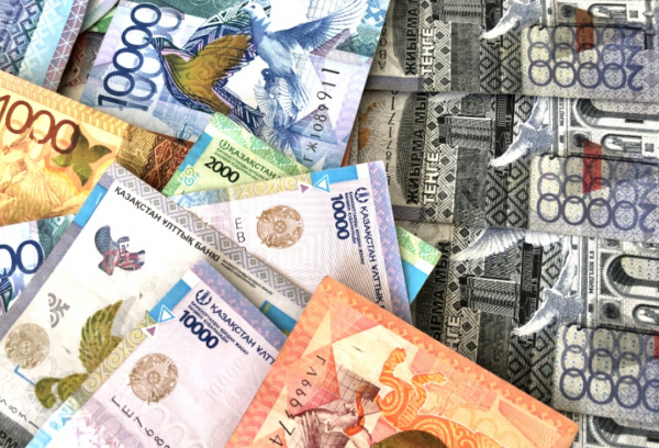 Рекордный экспорт не спас тенге от ослабления