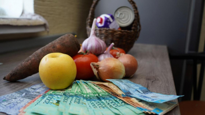 Основные продукты питания снова начали дорожать в Казахстане