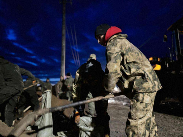 Большая вода: Столичные волонтеры и коммунальщики помогают поселку в Акмолинской области