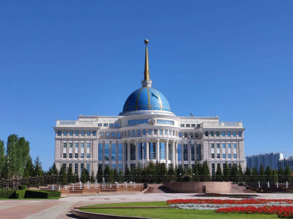 Токаев наградил казахстанок за достижения в госслужбе, экономике и культуре