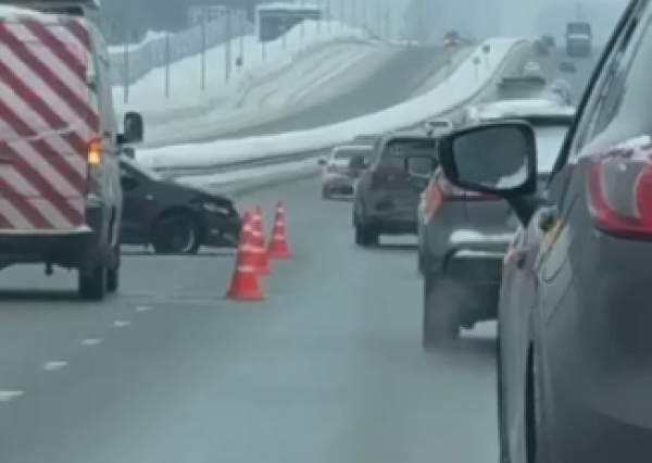 Четыре иномарки разлетелись по дороге: ДТП на платной части Вознесенского тракта в Казани &ndash;&nbsp;видео 27/02/2026 &ndash; Новости