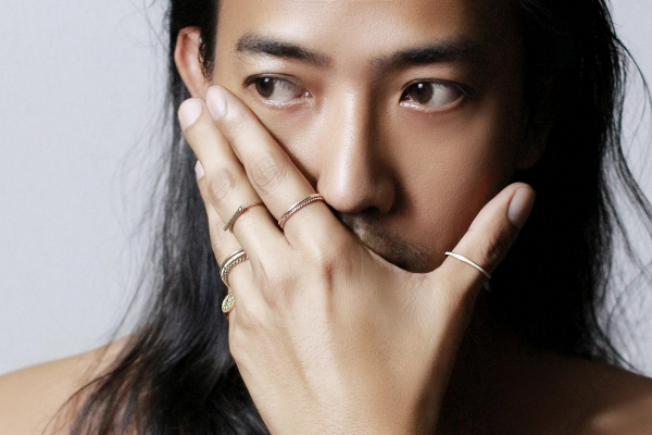 Мужчина съел драгоценное яйцо Fabergé в ювелирном магазине