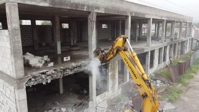 Незаконные строения: в Алматы сносят очередной строительный объект
