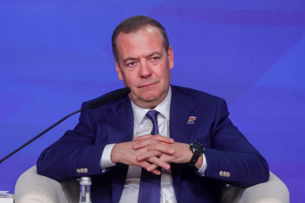 Религия стала отдельной темой в новом учебнике обществознания от Медведева