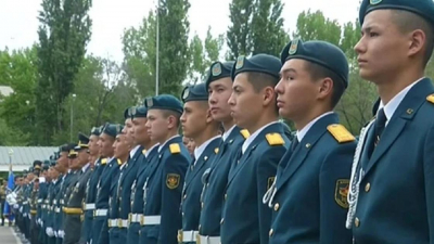 &quot;Дайте закончить обучение&quot;: скандал разгорелся вокруг военной школы в Алматы (видео)