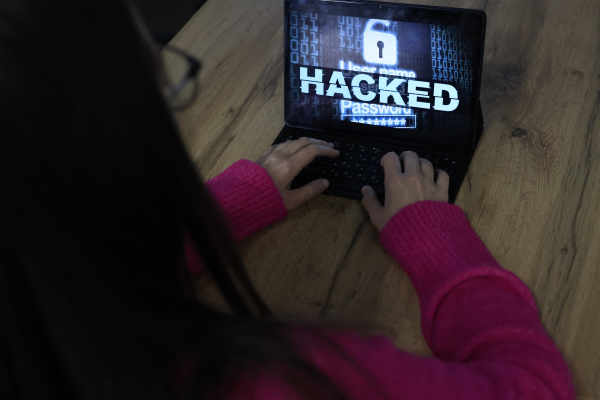 Татарстанцев предупредили о мошенниках, сообщающих о смерти военнослужащих