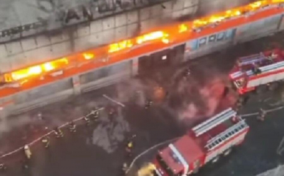 Крупный пожар произошел в торговом доме в Семее  Дополнено