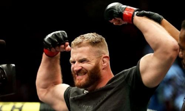 Официально объявлен бой экс-чемпиона UFC