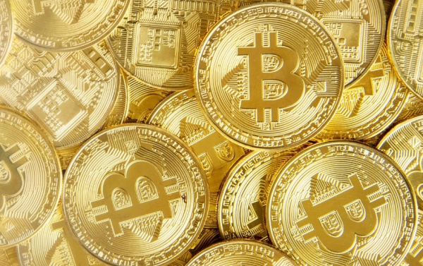 BTC поднимается, но страхи остаются: анализ факторов влияния