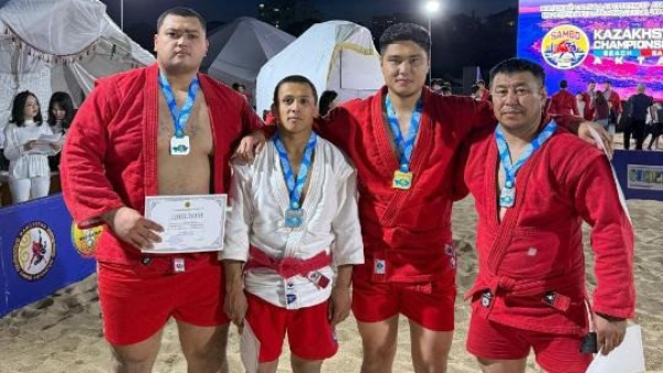 Самый сильный на побережье: гвардейцы завоевали призы на чемпионате страны по пляжному самбо
