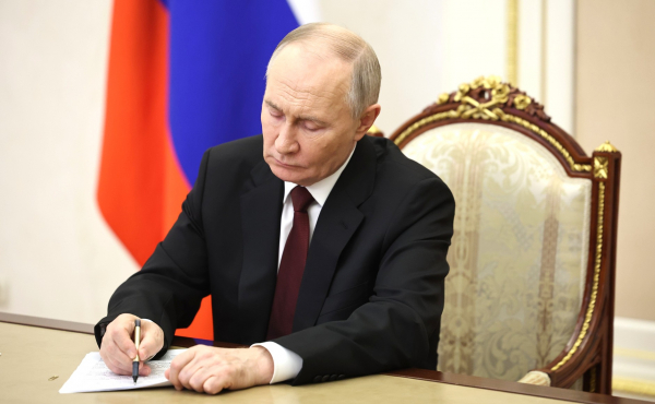 Путин подписал закон о&nbsp;снижении штрафов за&nbsp;перевозку в&nbsp;такси без полиса ОСГОП