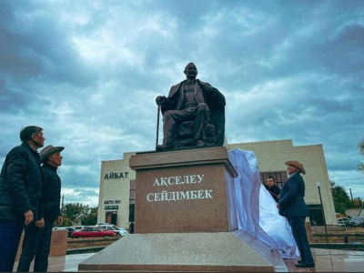 В Ұлытау установлен памятник известному литератору и этнографу