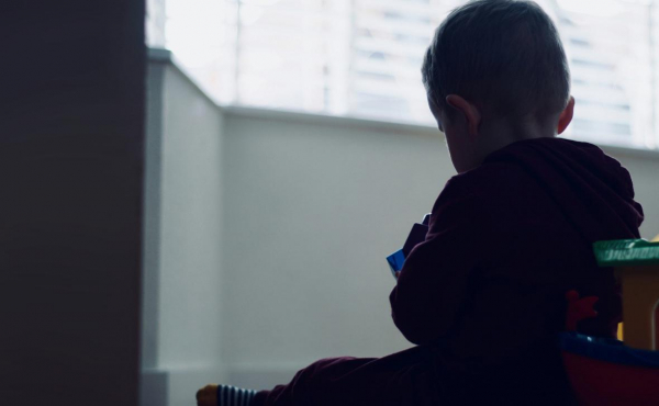 &laquo;Он просто застенчивый&raquo;: как помочь ребенку, если у него нет друзей