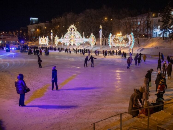 В Казани каток в парке &laquo;Черное озеро&raquo; временно закрыт из-за сильного снегопада