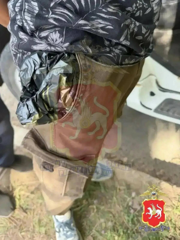 В Казани полицейские обнаружили пакет с марихуаной в кармане у мужчины