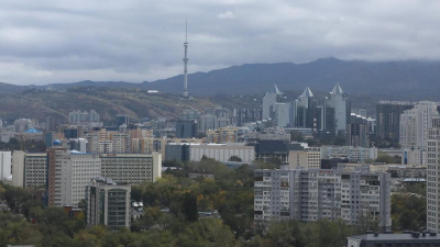 Смог, землетрясения и высокие цены: приезжие рассказали о минусах жизни в Алматы