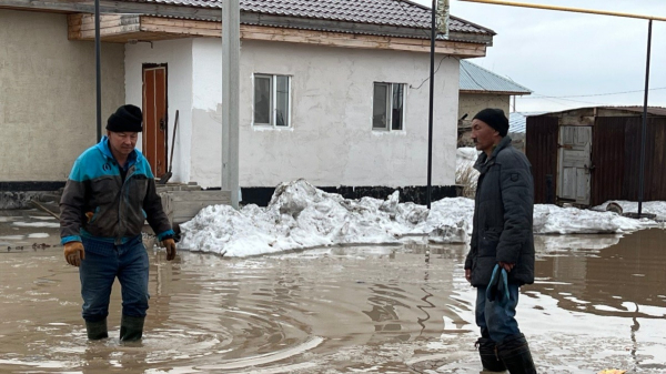 Режим ЧС из-за паводков: дома уходят вод воду, жителей эвакуируют