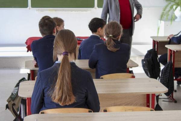 В петербургской школе более 25 учеников отравились обедом