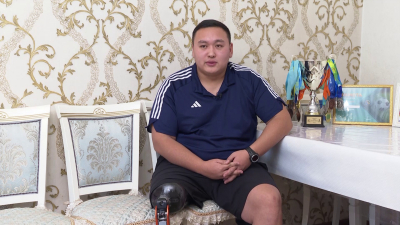 Астанчанин потерял ногу из-за ошибки врачей, а потом его лишили права на социальное жильё