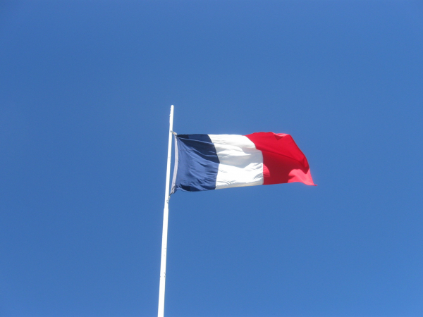 Франция в G7 призвала решать разногласия через диалог и без односторонних шагов