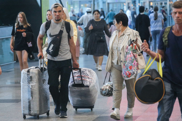 До&nbsp;8 тысяч российский туристов застряли в&nbsp;третьих странах из-за конфликта на&nbsp;Ближнем Востоке